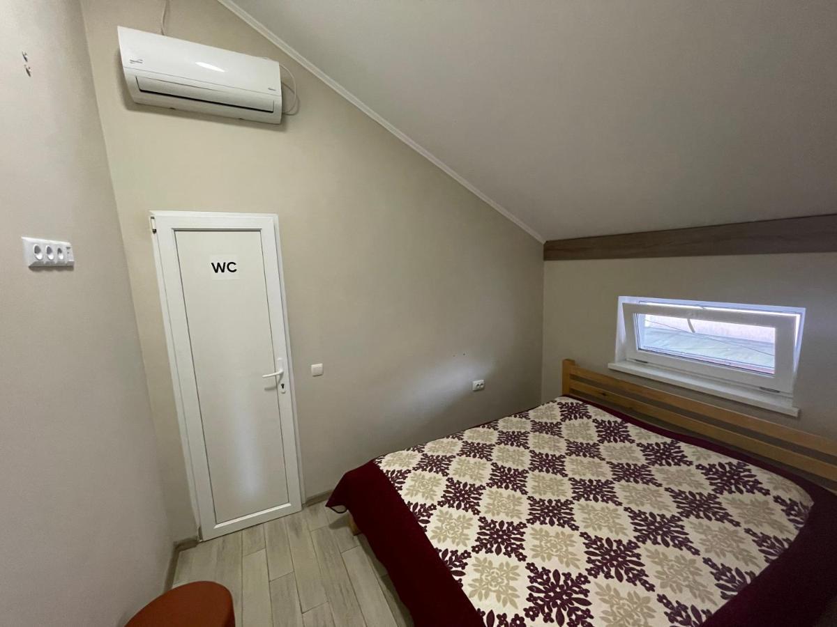 Hostel U Pottera Tsjernivtsi Eksteriør bilde